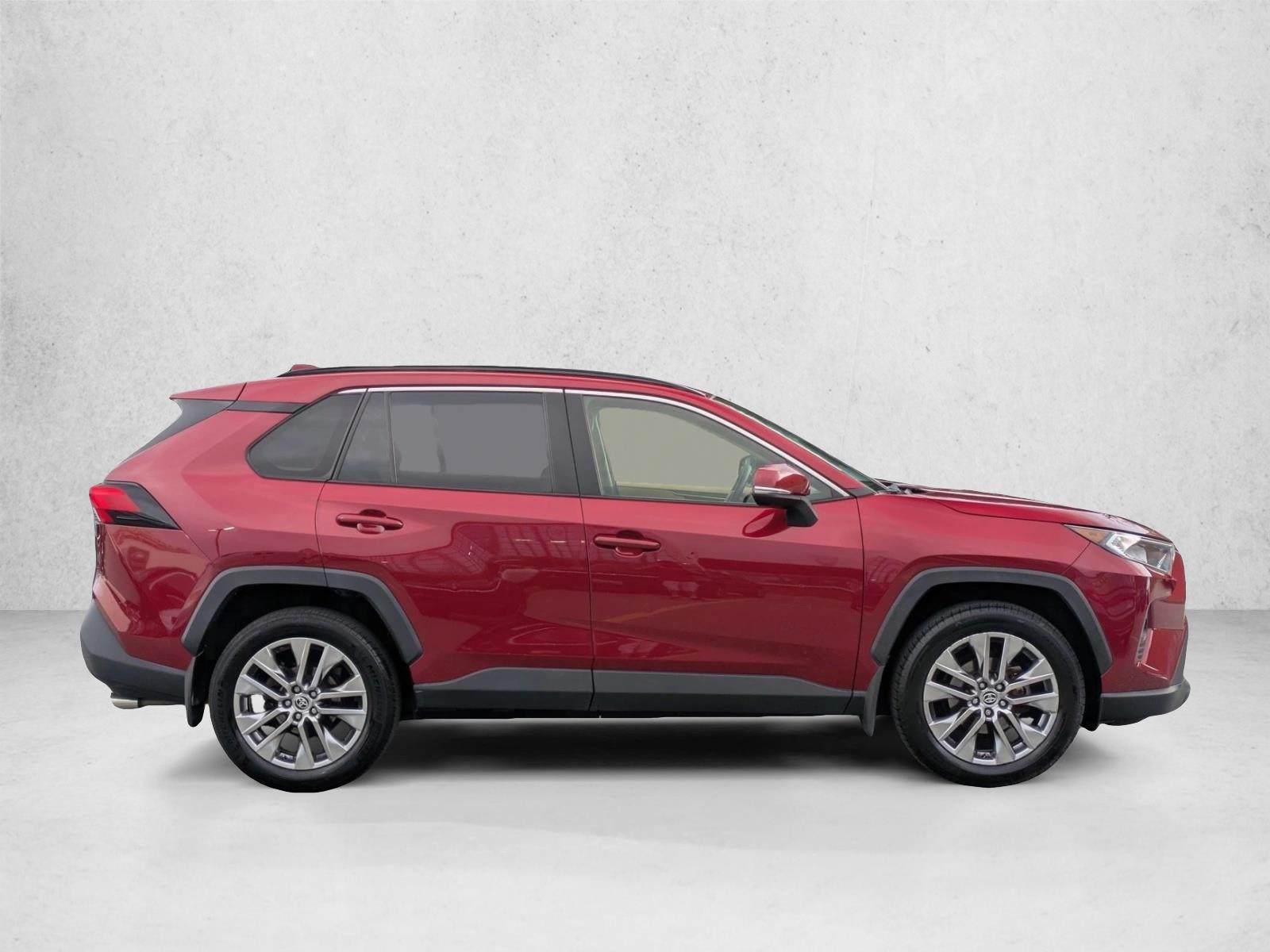 2020 Toyota RAV4 XLE Premium photo 4