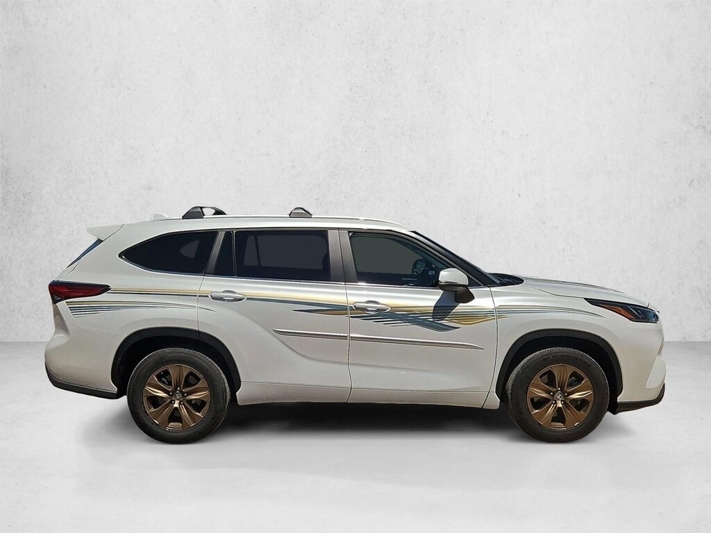 Used 2023 Toyota Highlander Hybrid XLE Bronze SUV