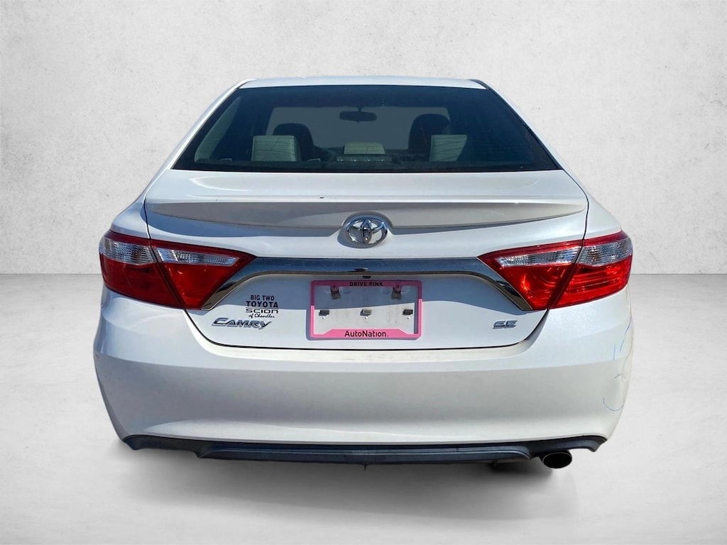 Used 2016 Toyota Camry SE Sedan