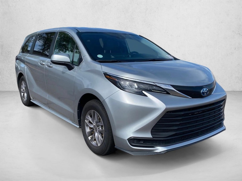 Used 2025 Toyota Sienna LE 8 Passenger Van Passenger Van