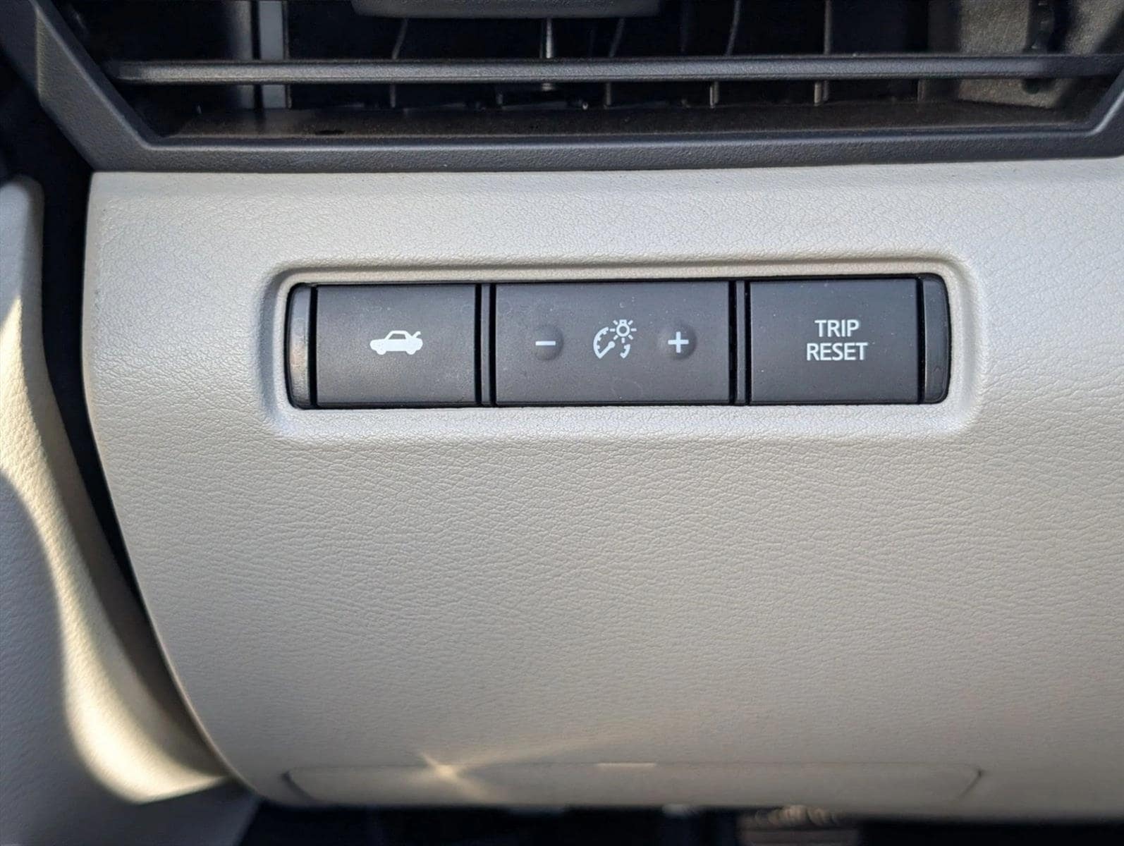 2025 Nissan Altima SV - Photo 16
