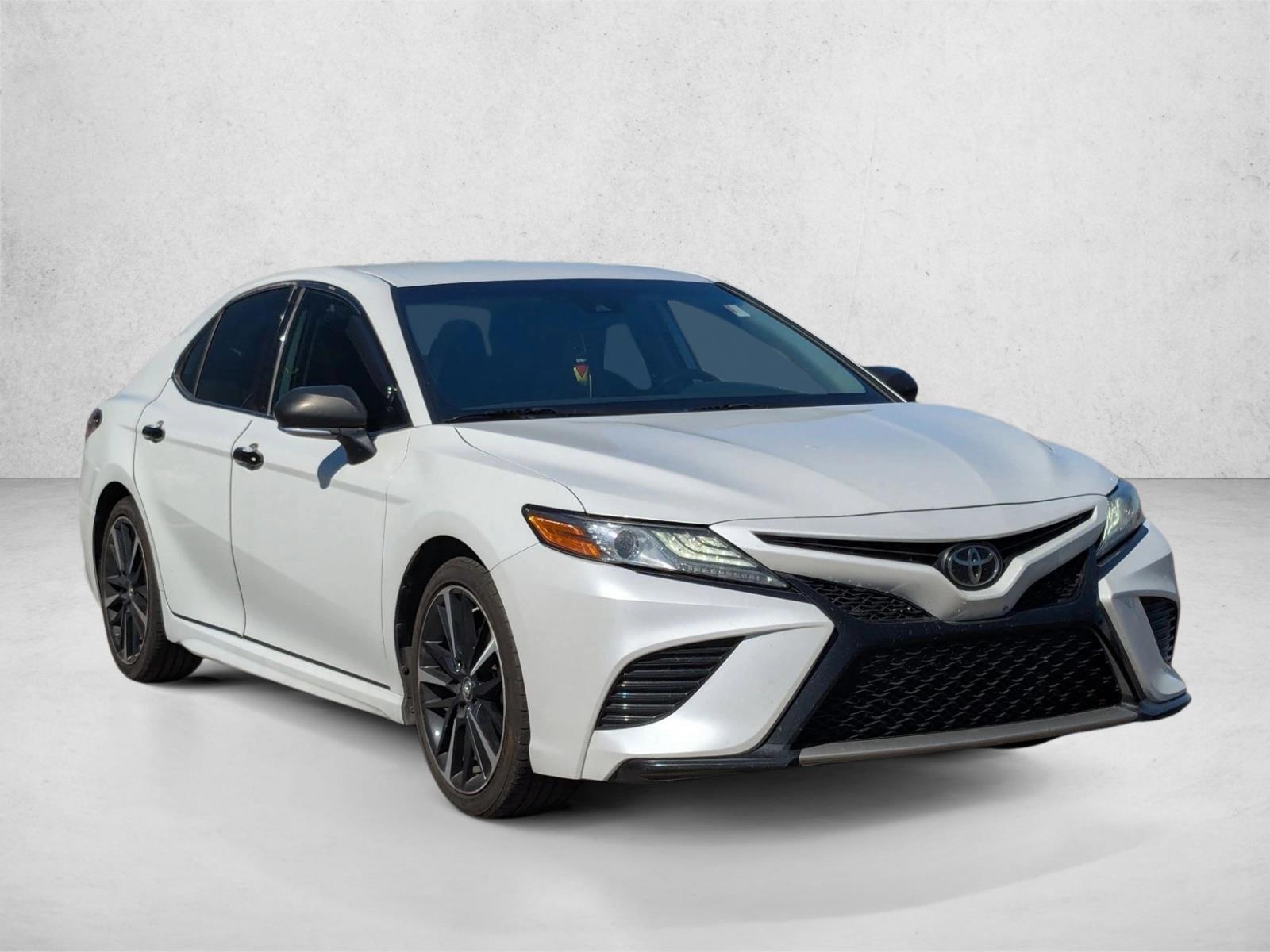 2019 Toyota Camry XSE photo 3