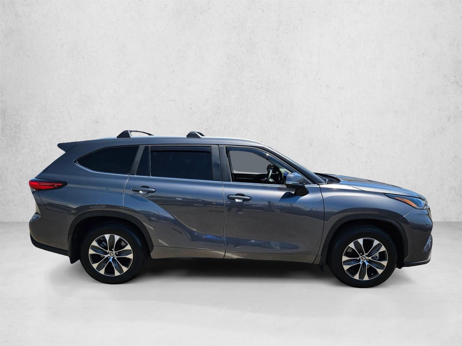 2023 Toyota Highlander Hybrid XLE photo 4