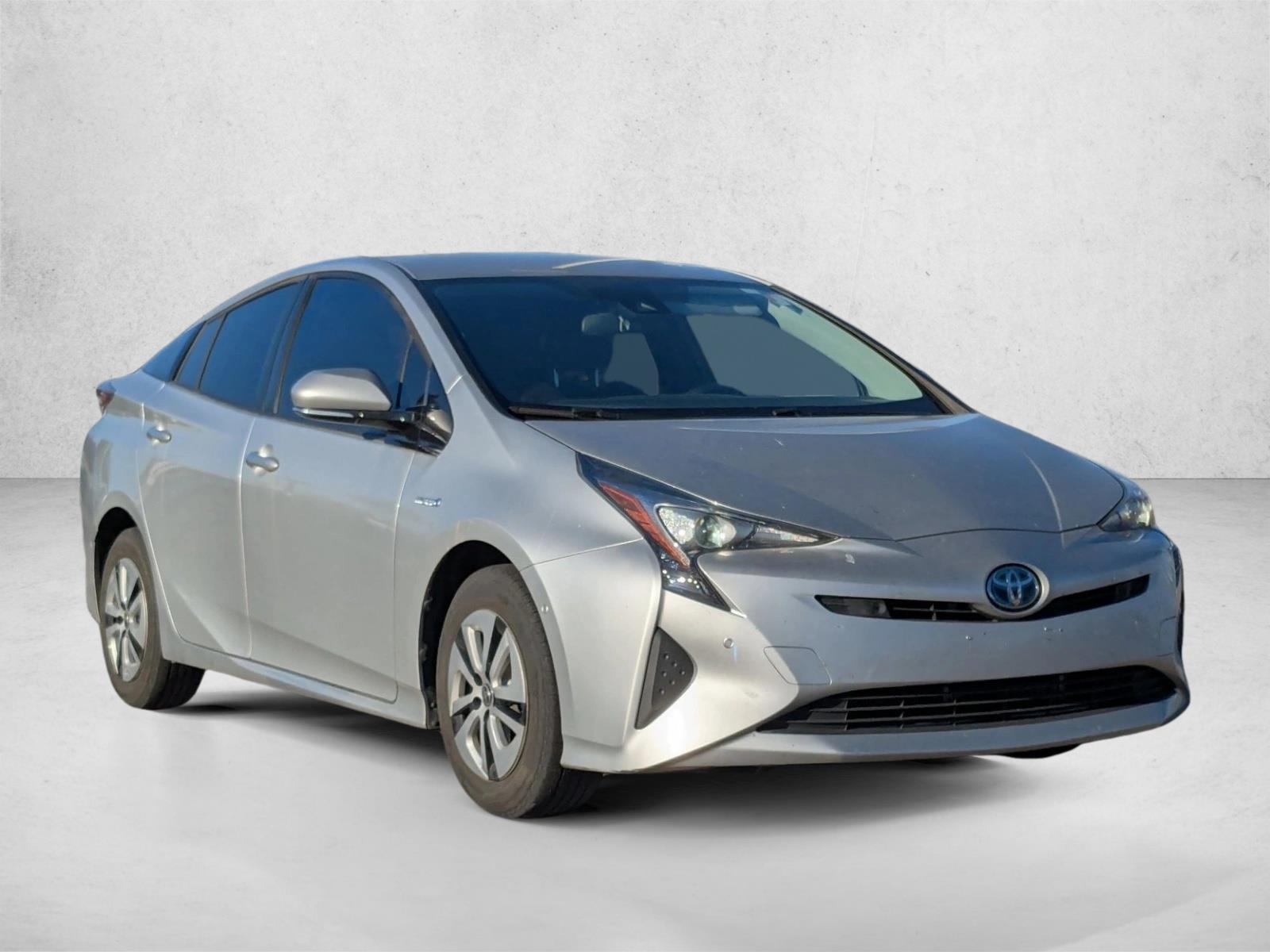 2017 Toyota Prius Three photo 3