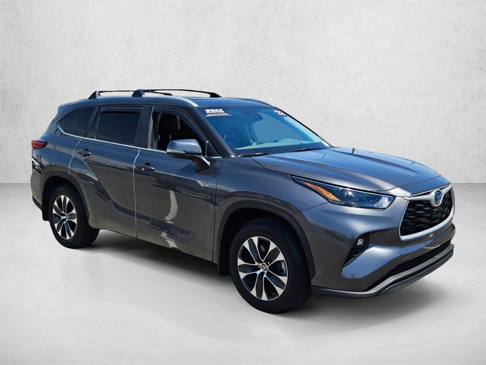 2023 Toyota Highlander Hybrid XLE photo 3