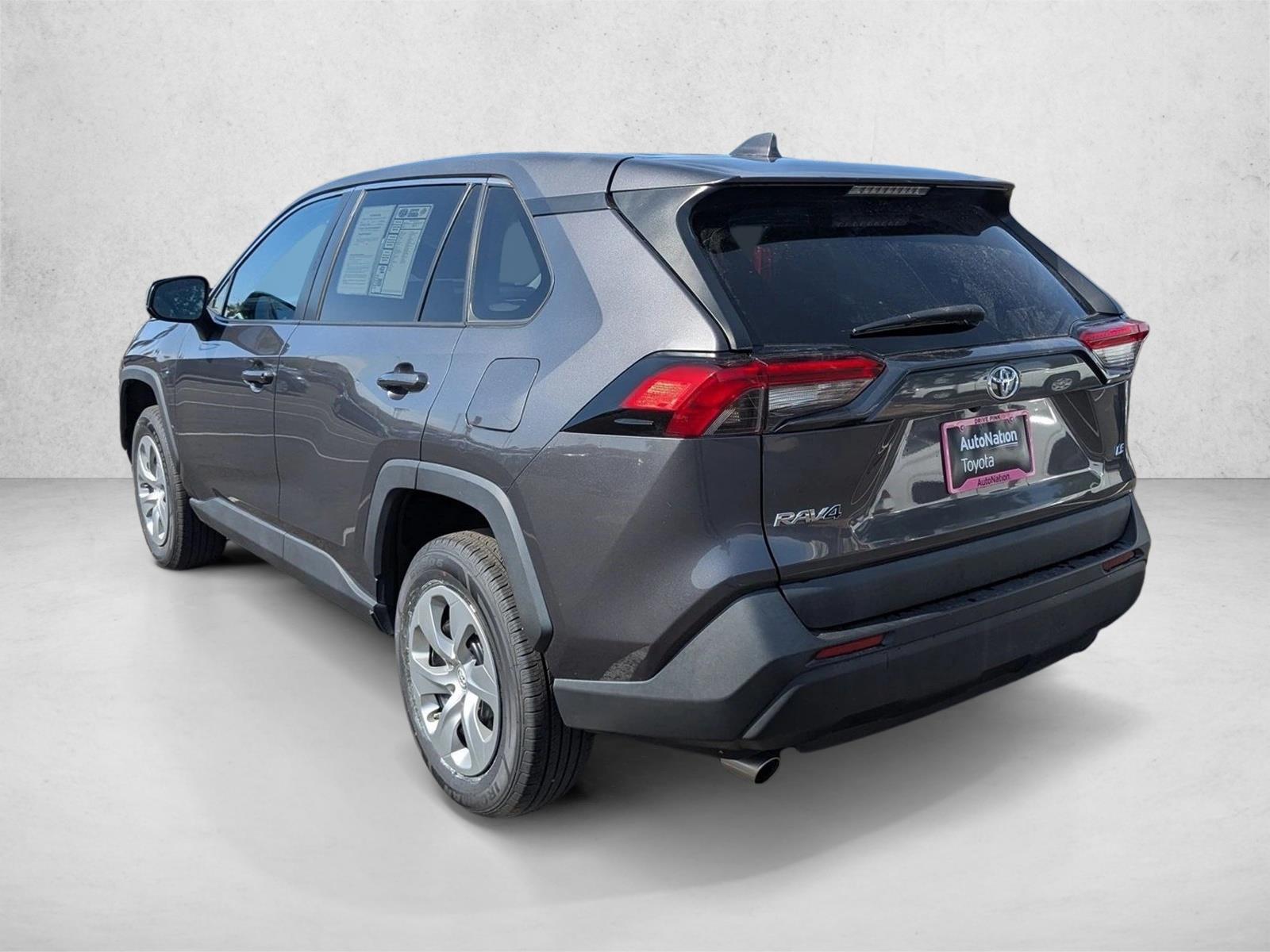 2022 Toyota RAV4 LE - Photo 9