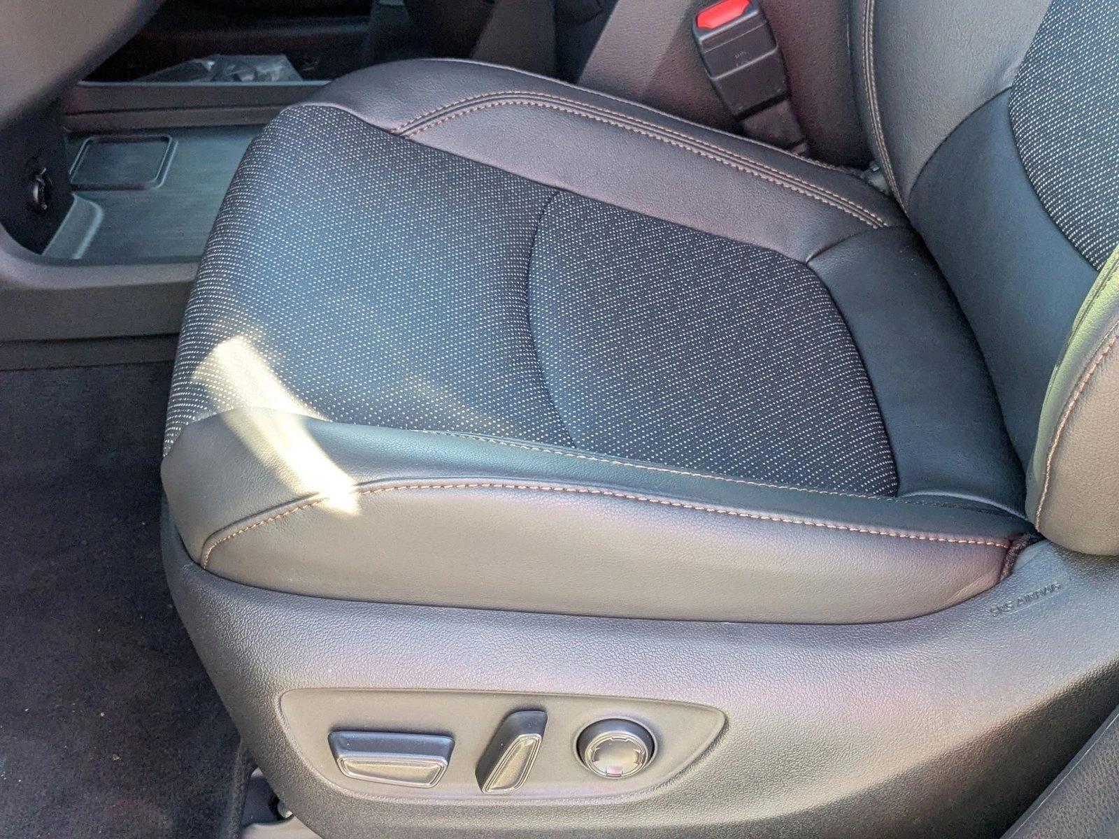 2025 Toyota Sienna Platinum photo 4