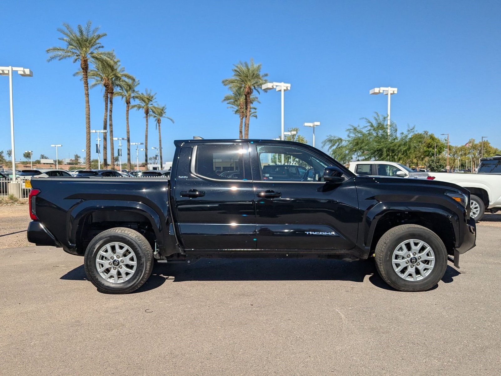 2025 Toyota Tacoma SR5 photo 4