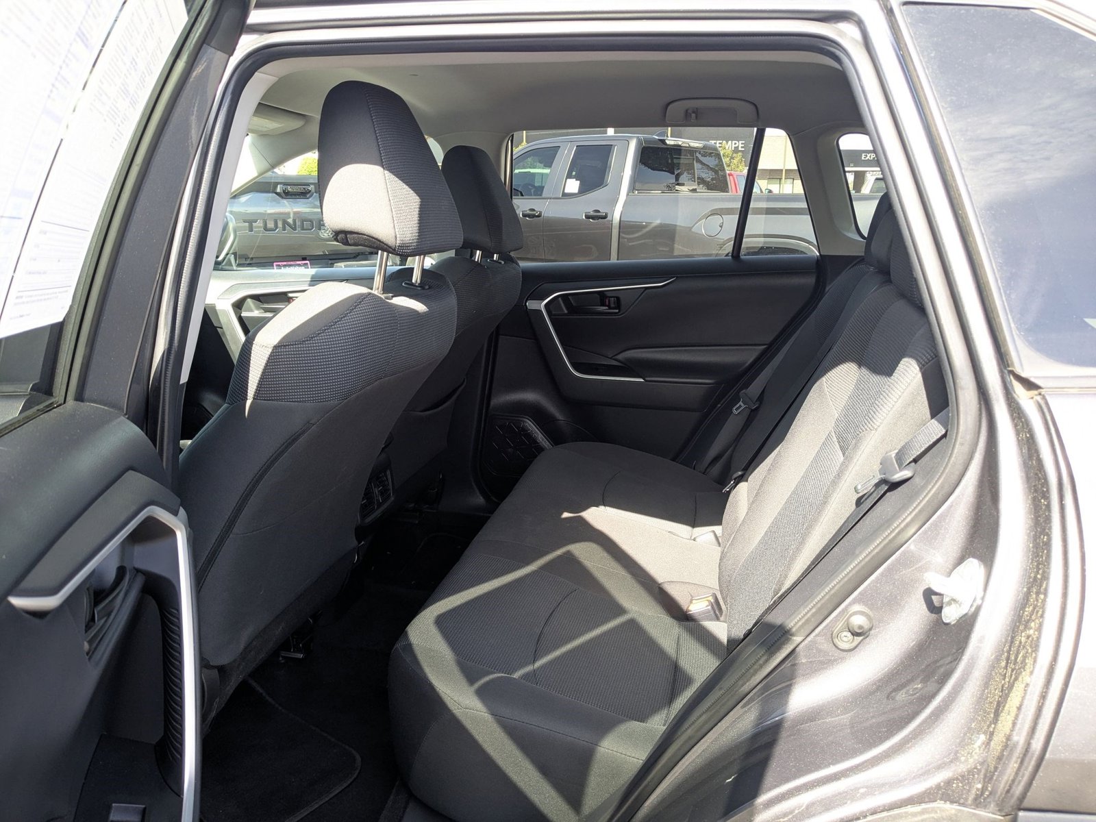2022 Toyota RAV4 LE - Photo 23
