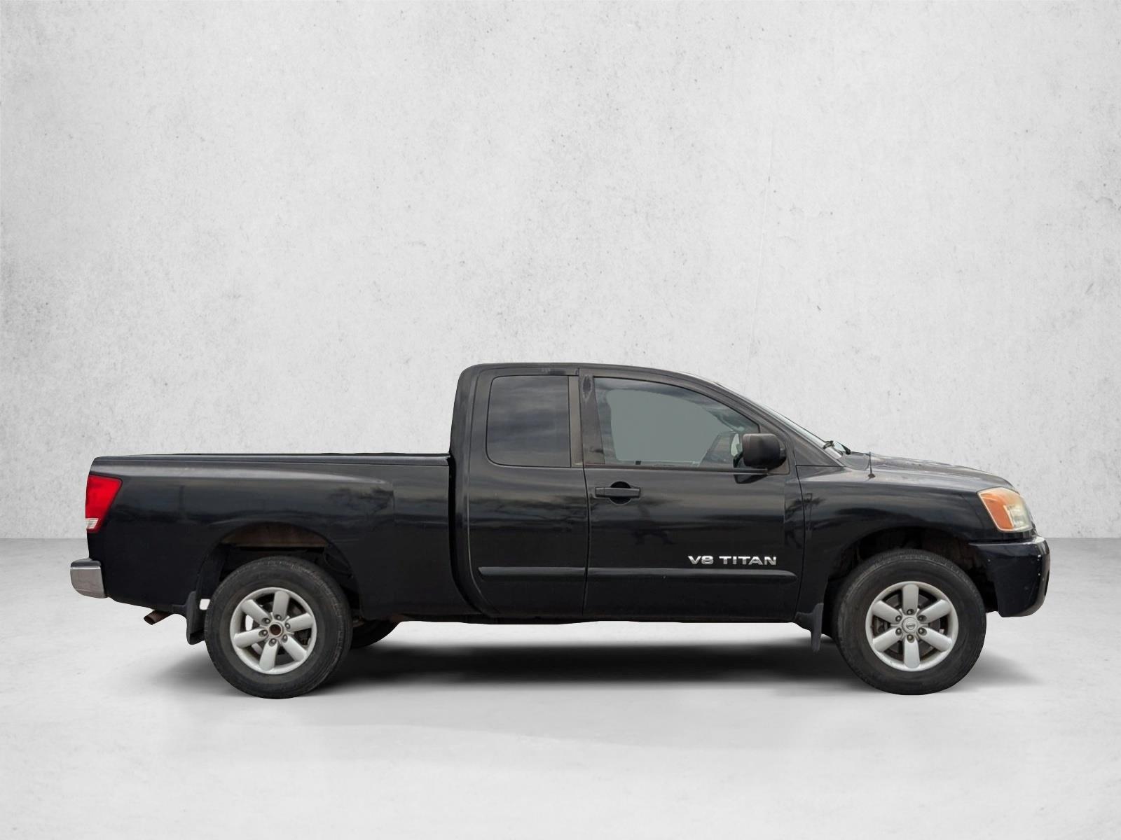 2012 Nissan Titan SV photo 4