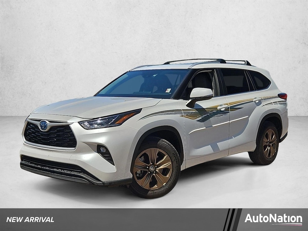 Used 2023 Toyota Highlander Hybrid XLE Bronze SUV