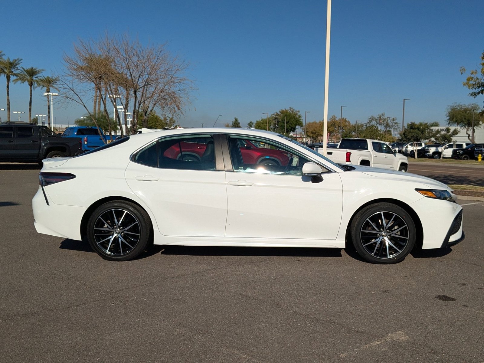 2023 Toyota Camry SE photo 2
