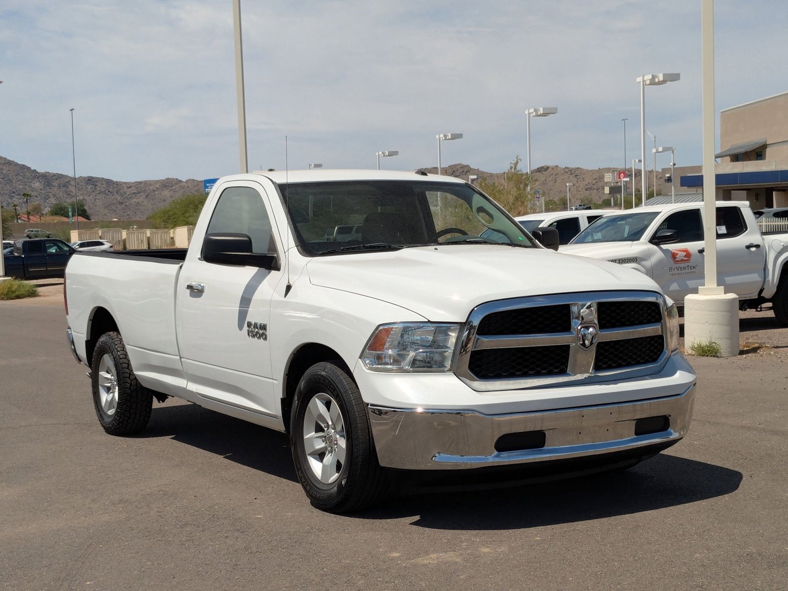 2017 Ram 1500 SLT photo 3