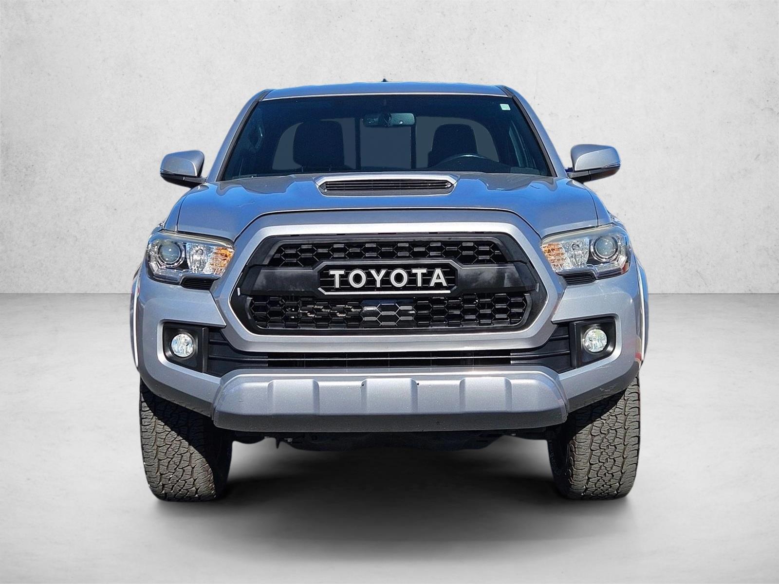 2016 Toyota Tacoma TRD Sport V6 photo 2