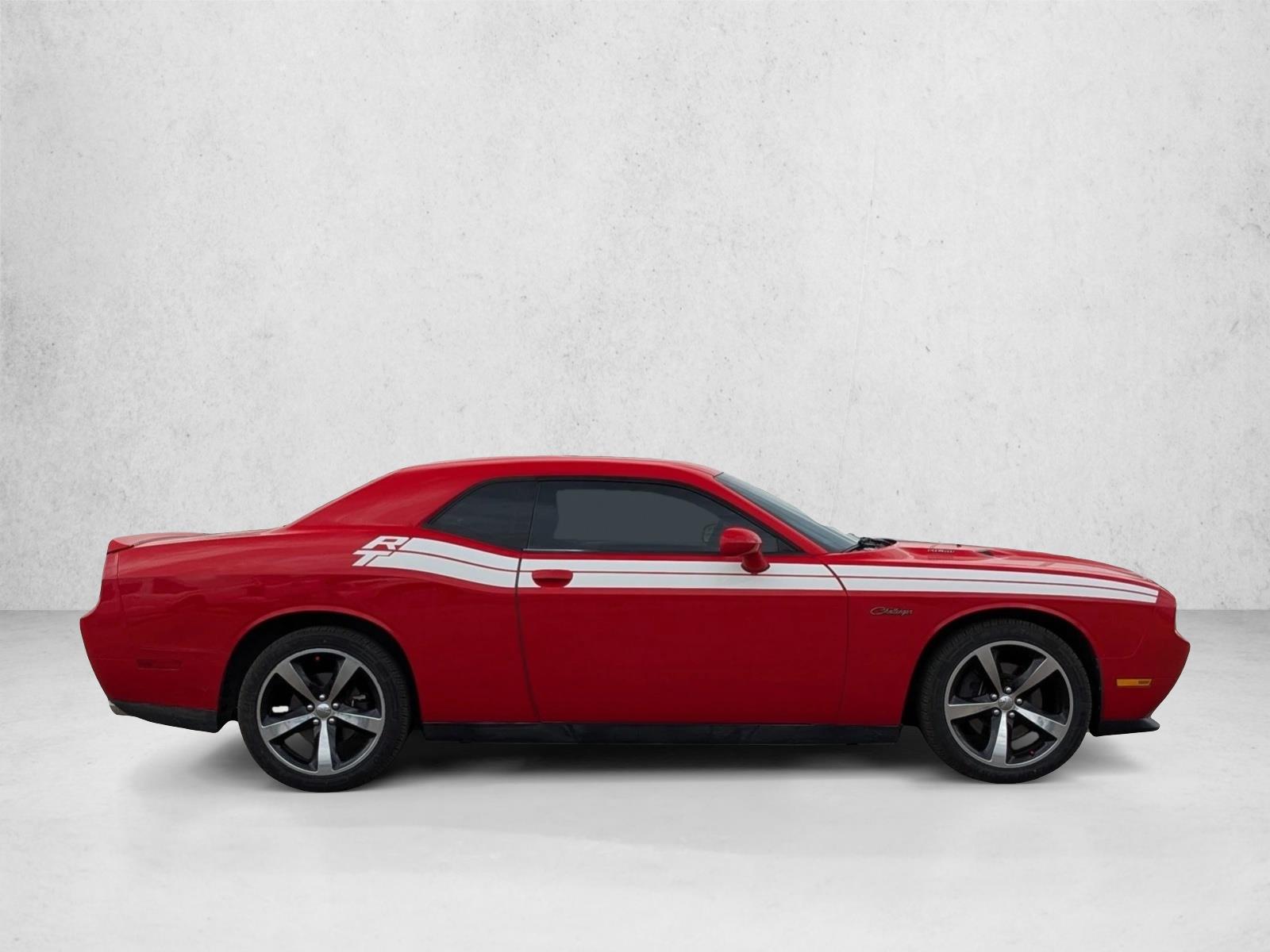 2014 Dodge Challenger R/T photo 4