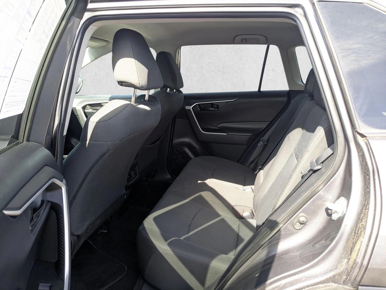 2022 Toyota RAV4 LE - Photo 23
