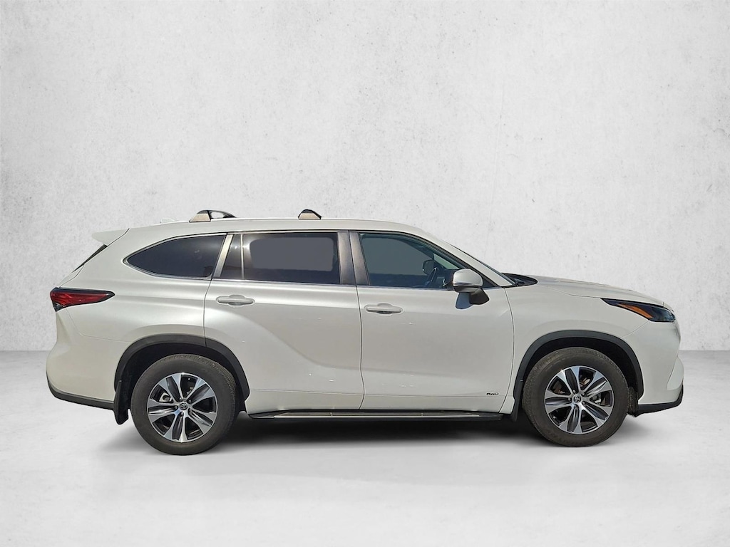 Used 2023 Toyota Highlander Hybrid XLE SUV