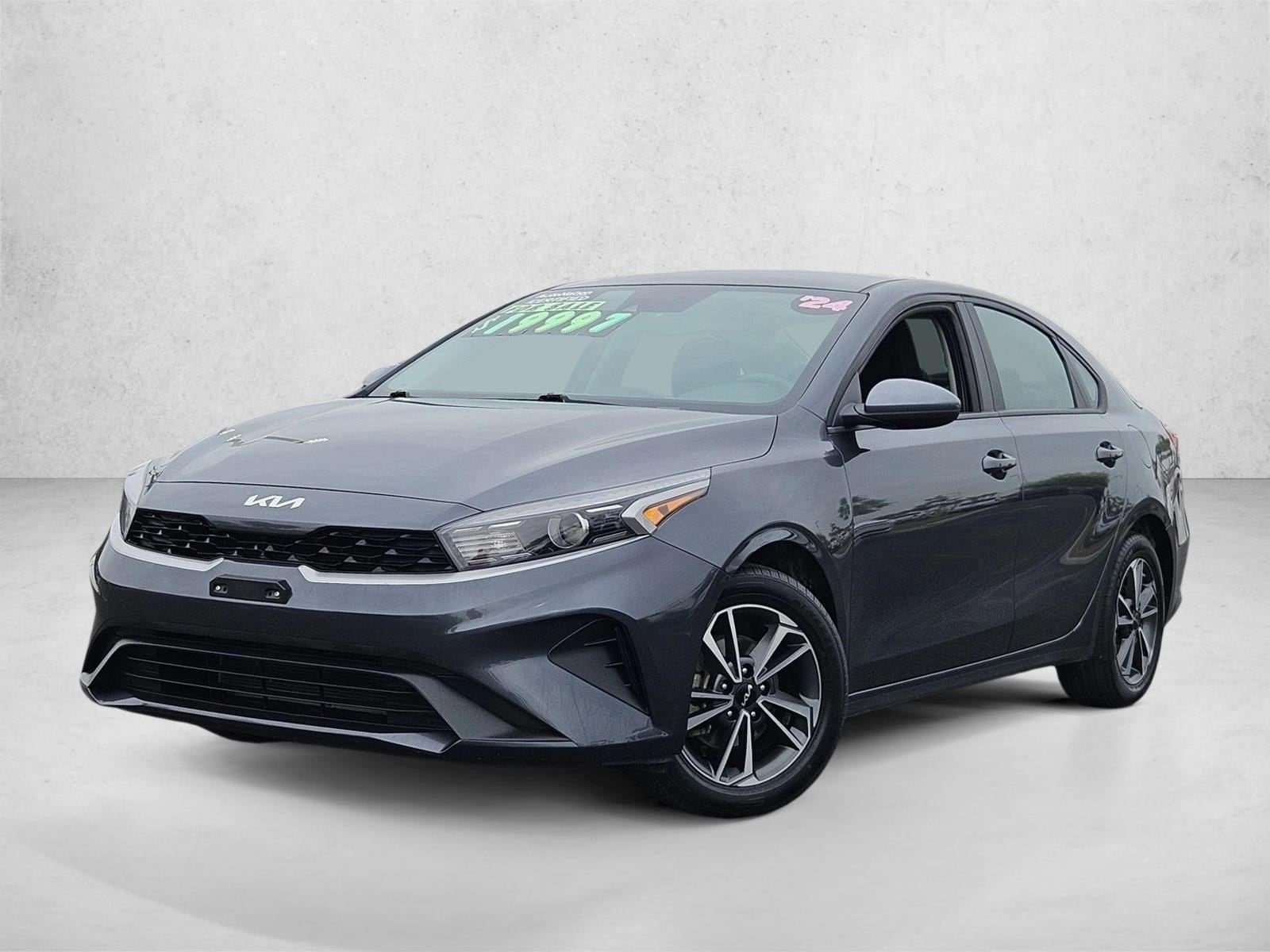 2024 Kia Forte LXS AT's photo