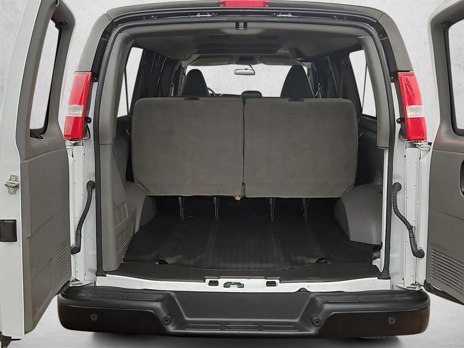 2023 Chevrolet Express Passenger LS - Photo 6