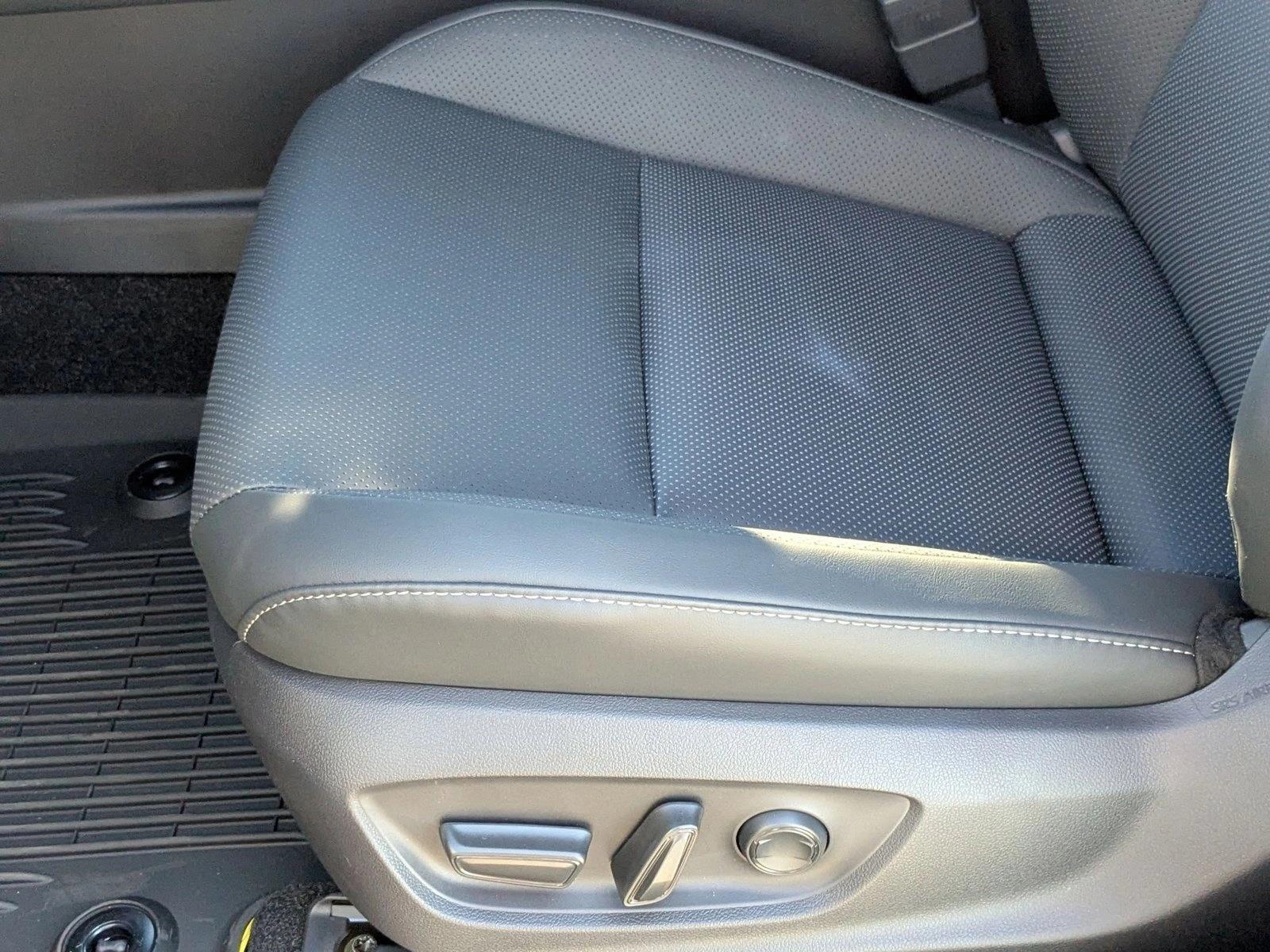 2025 Toyota Crown Signia Limited photo 4