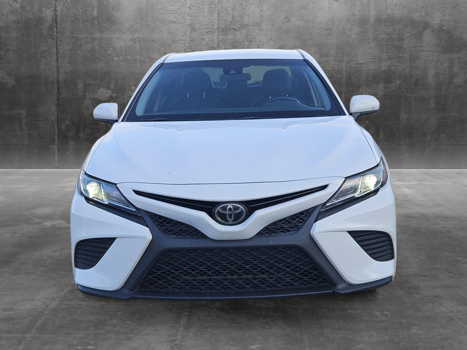 Used 2018 Toyota Camry SE with VIN 4T1B11HK7JU089430 for sale in Tempe, AZ