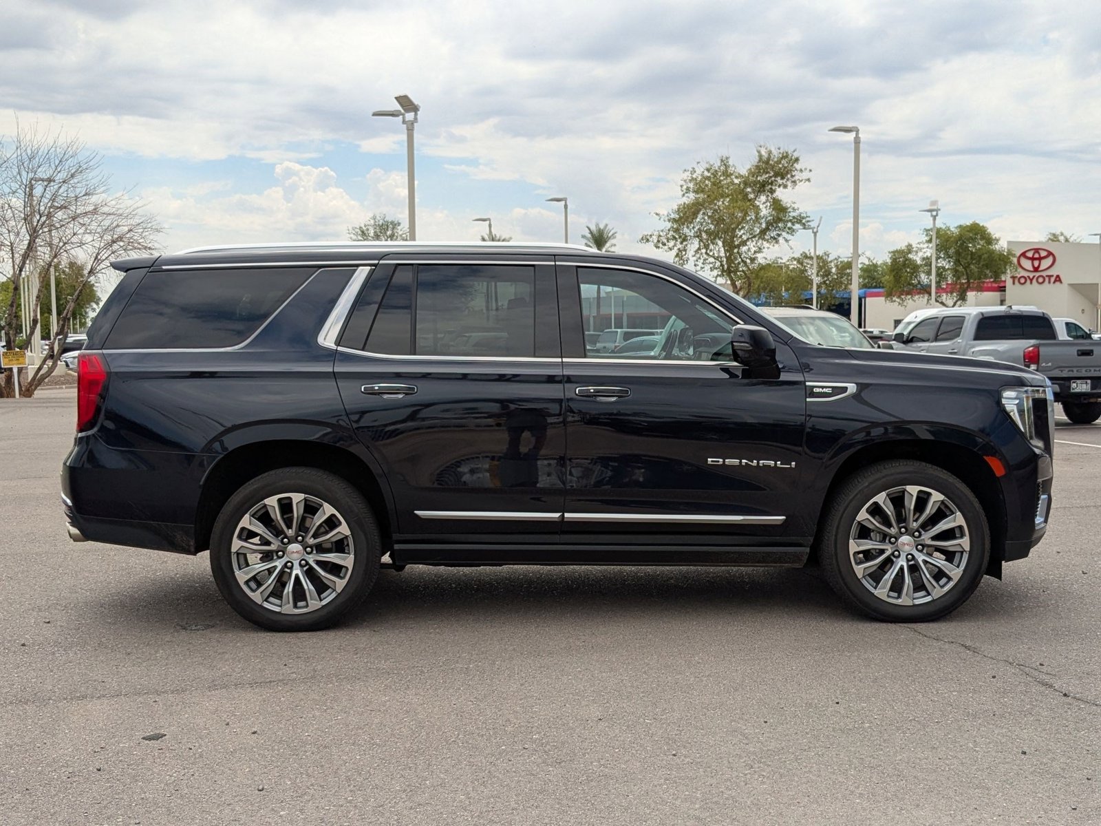 2021 Gmc Yukon Denali photo 4