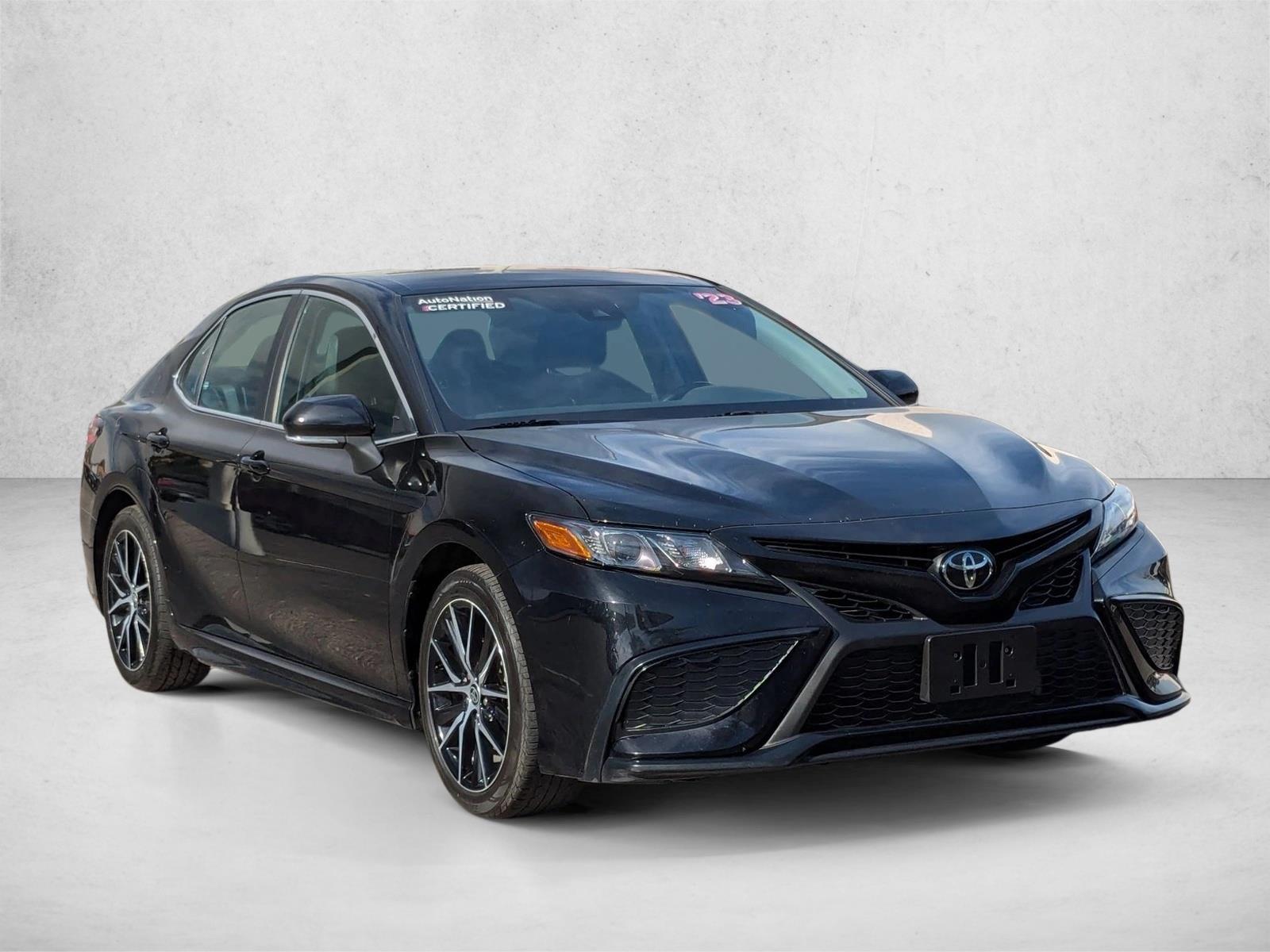 2023 Toyota Camry SE photo 3