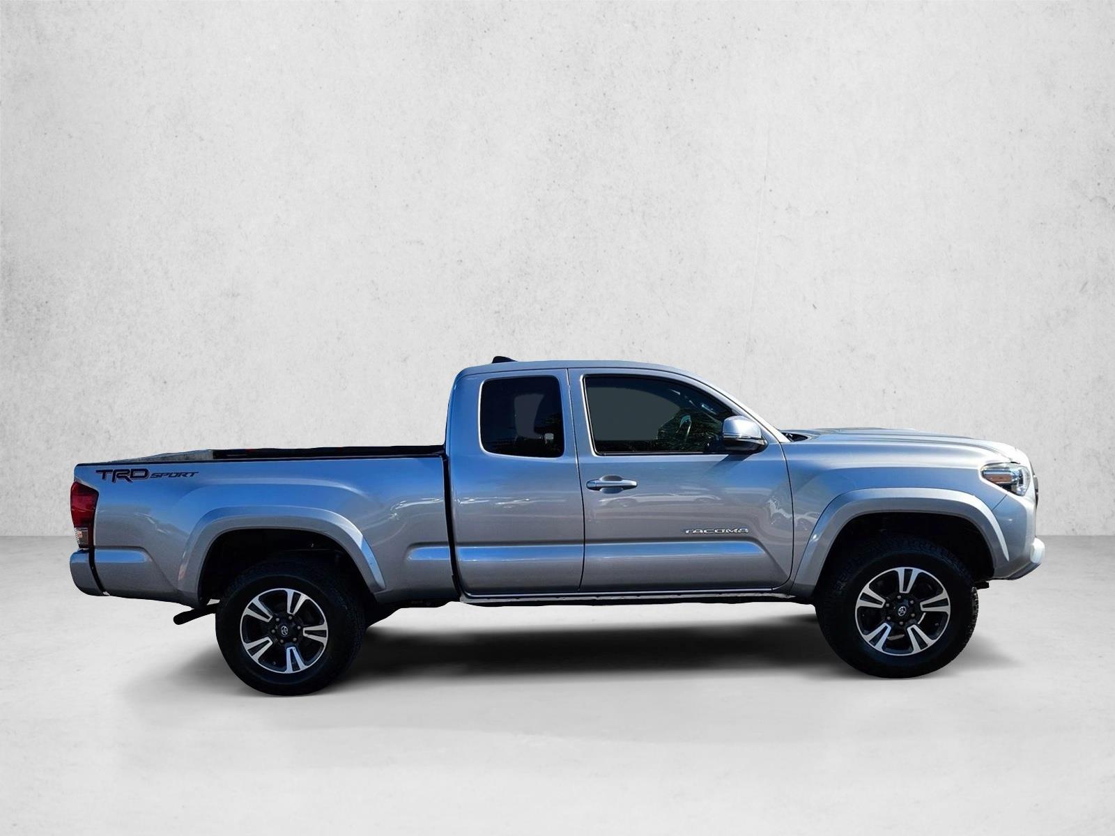 2016 Toyota Tacoma TRD Sport V6 photo 4