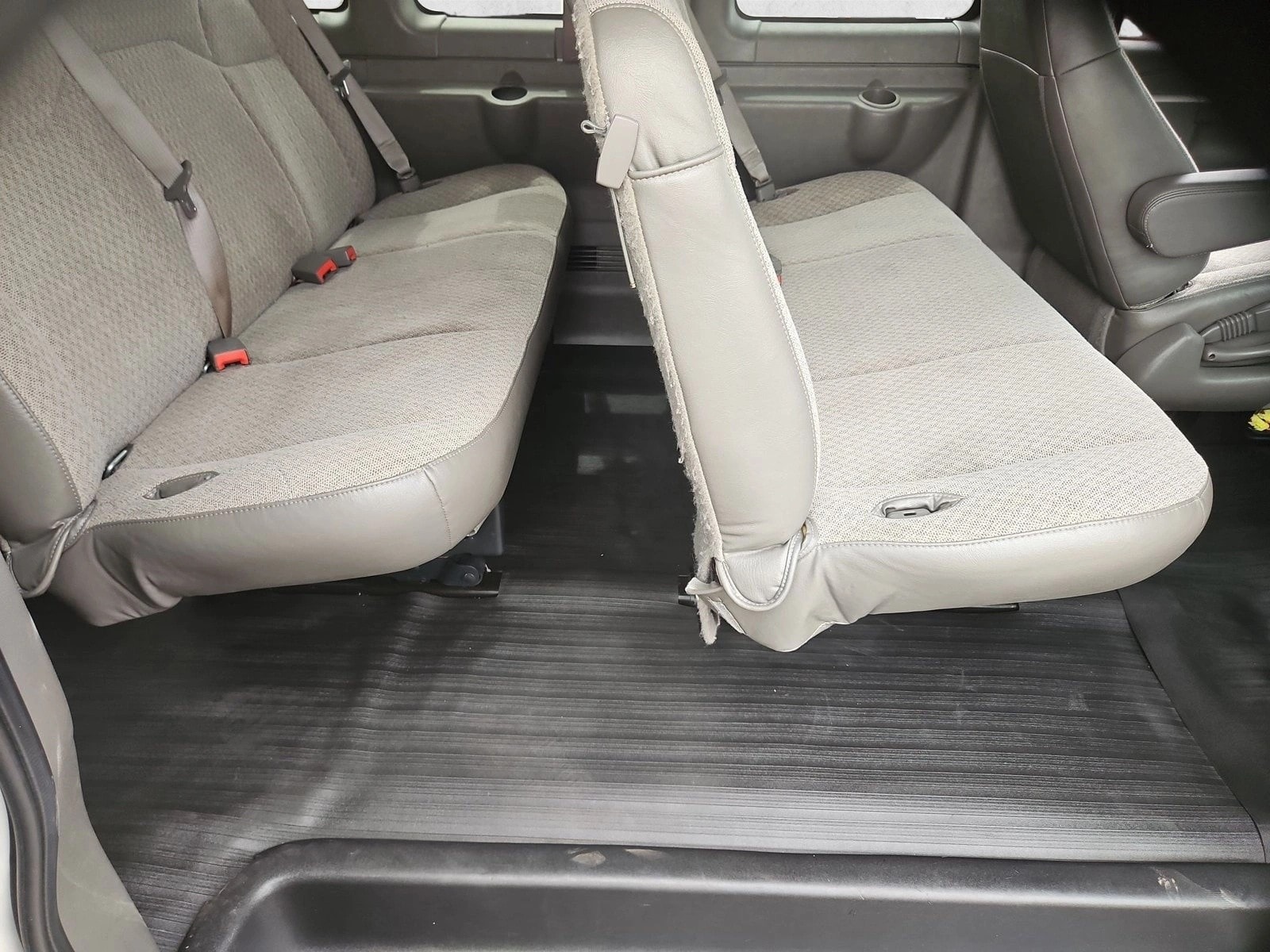 2023 Chevrolet Express Passenger LS - Photo 23