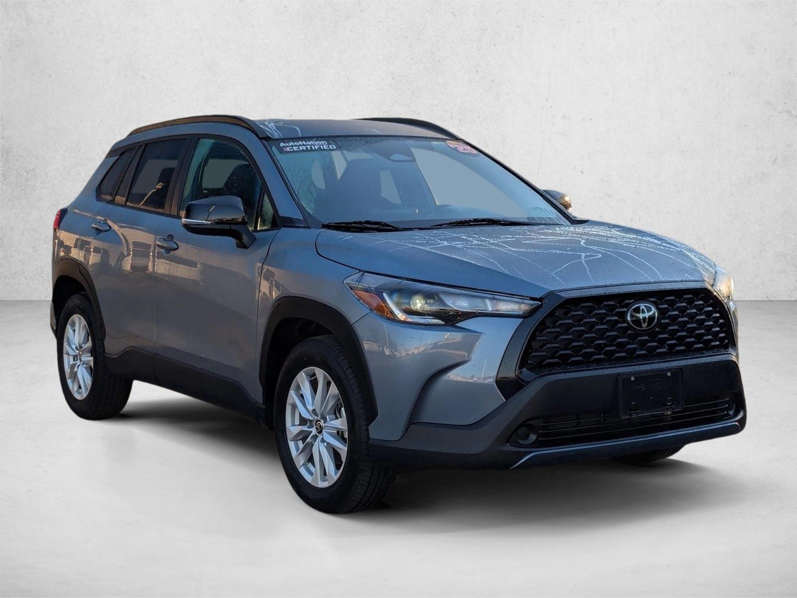 2025 Toyota Corolla Cross LE photo 3