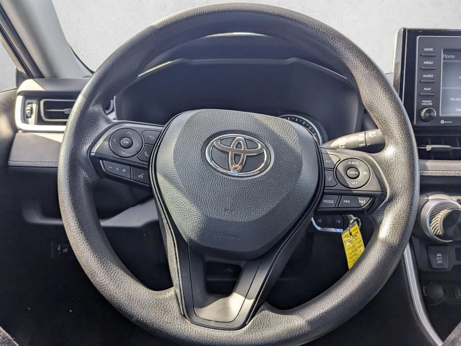 2022 Toyota RAV4 LE - Photo 14