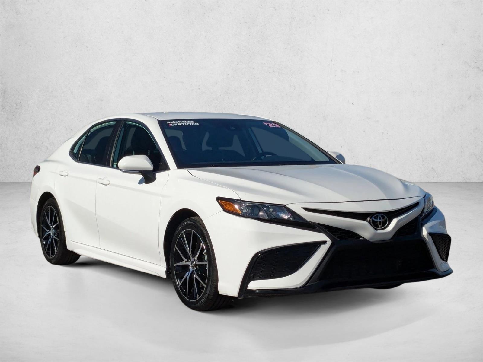 2023 Toyota Camry SE photo 3