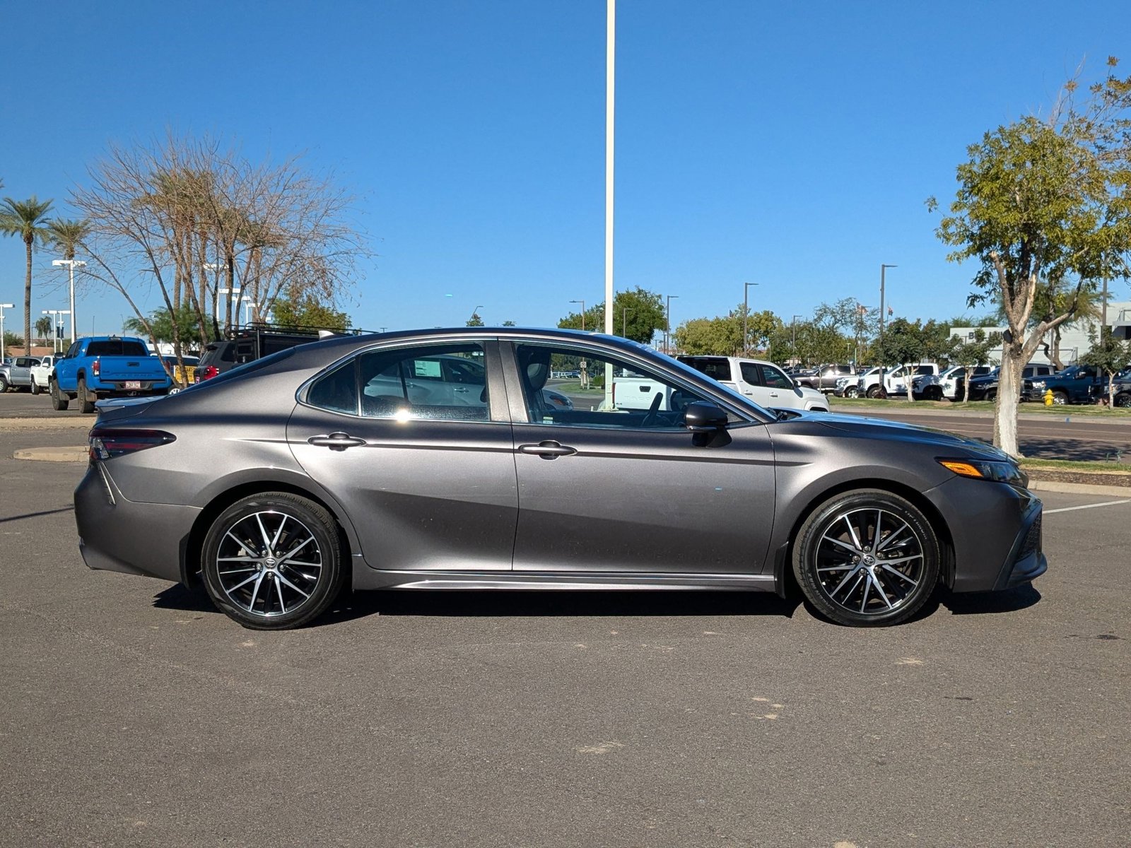 2023 Toyota Camry SE photo 4