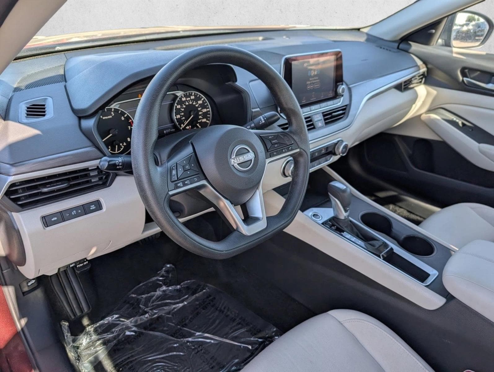 2025 Nissan Altima SV - Photo 12