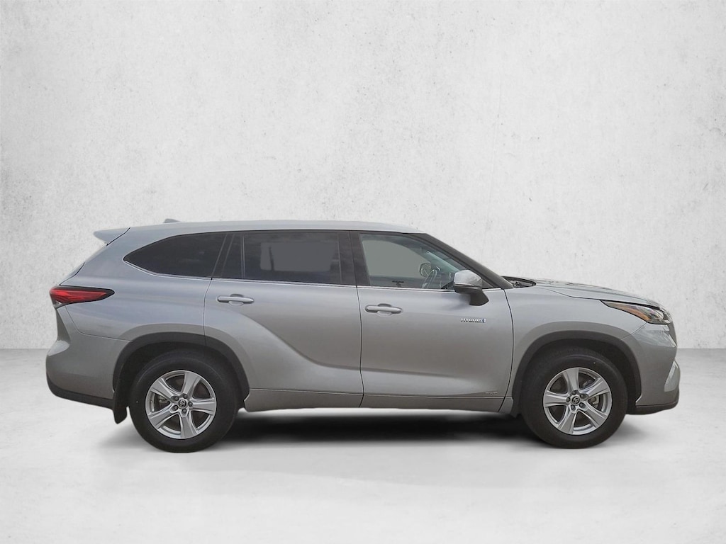 Used 2021 Toyota Highlander Hybrid LE SUV