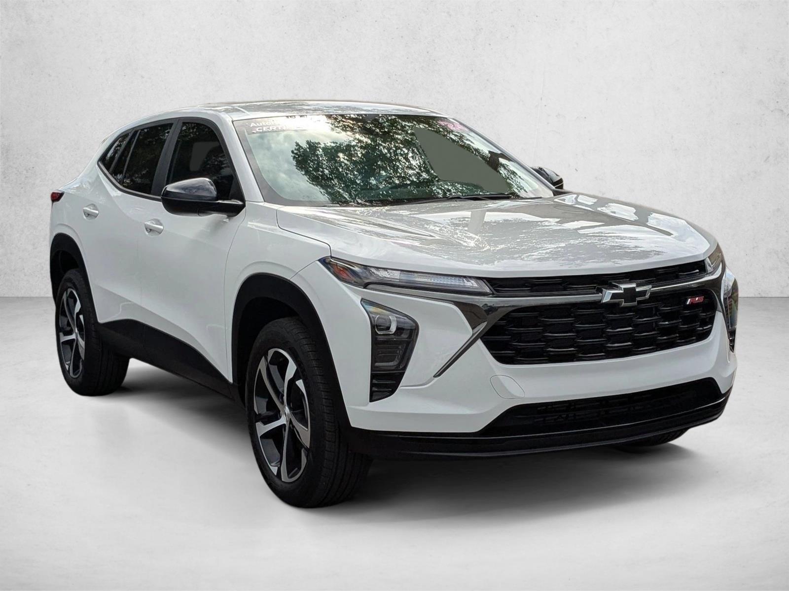 2024 Chevrolet Trax photo 2