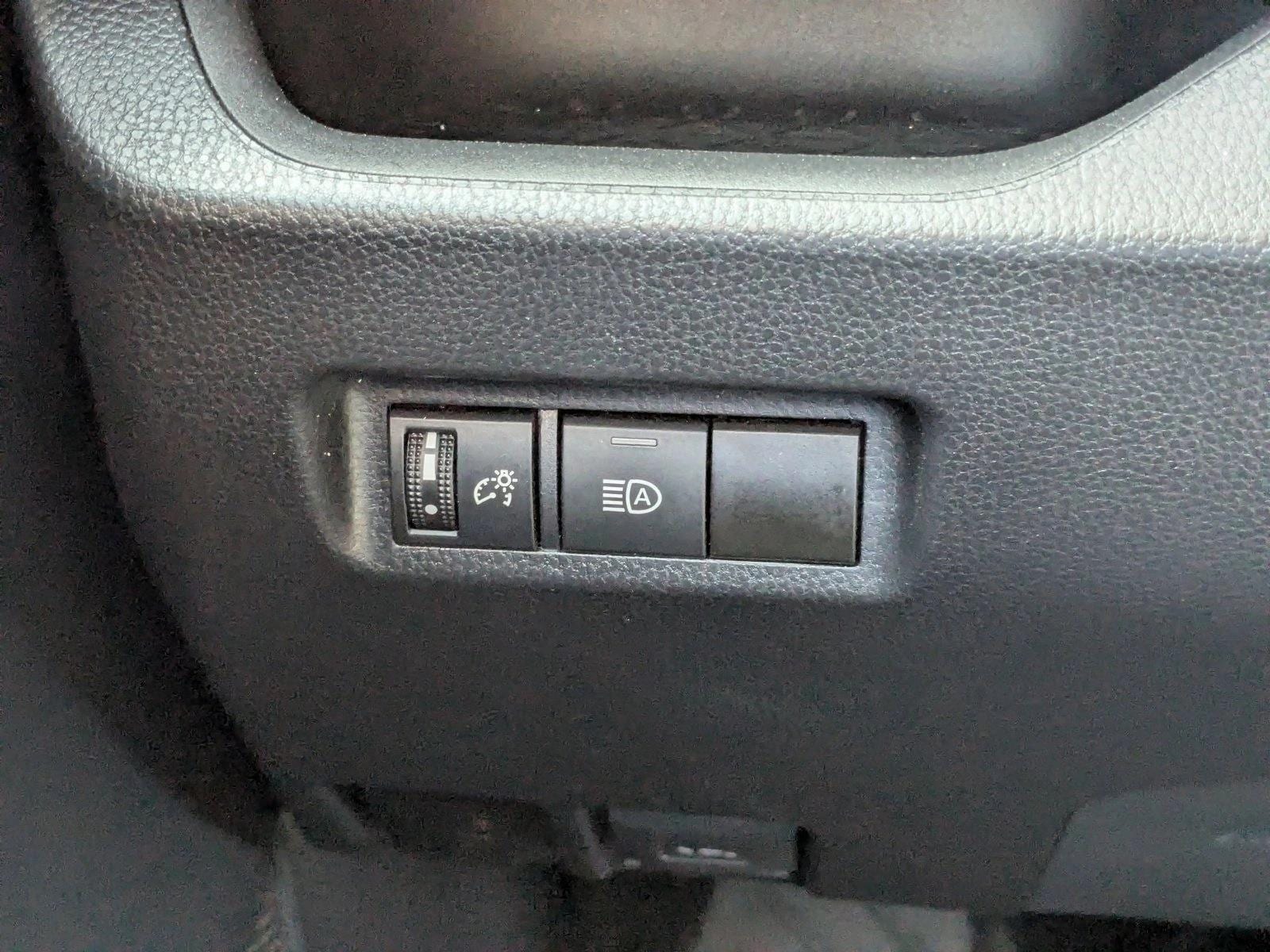 2022 Toyota RAV4 LE - Photo 16