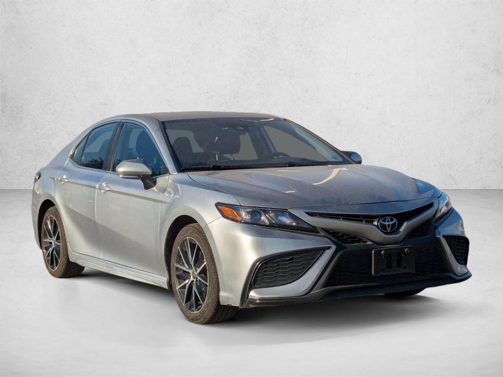 2023 Toyota Camry SE photo 3