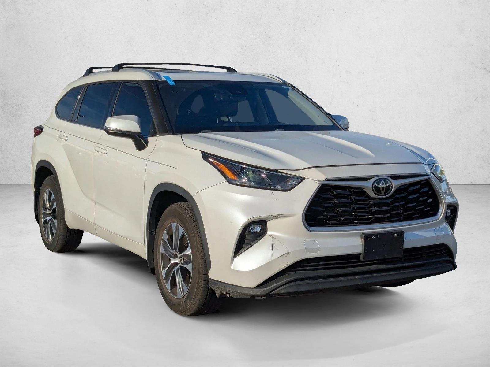 2022 Toyota Highlander XLE photo 3