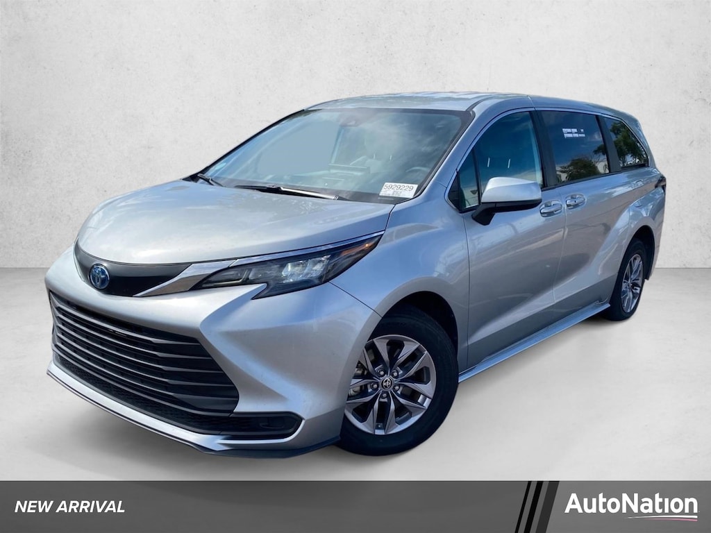 Used 2025 Toyota Sienna LE 8 Passenger Van Passenger Van