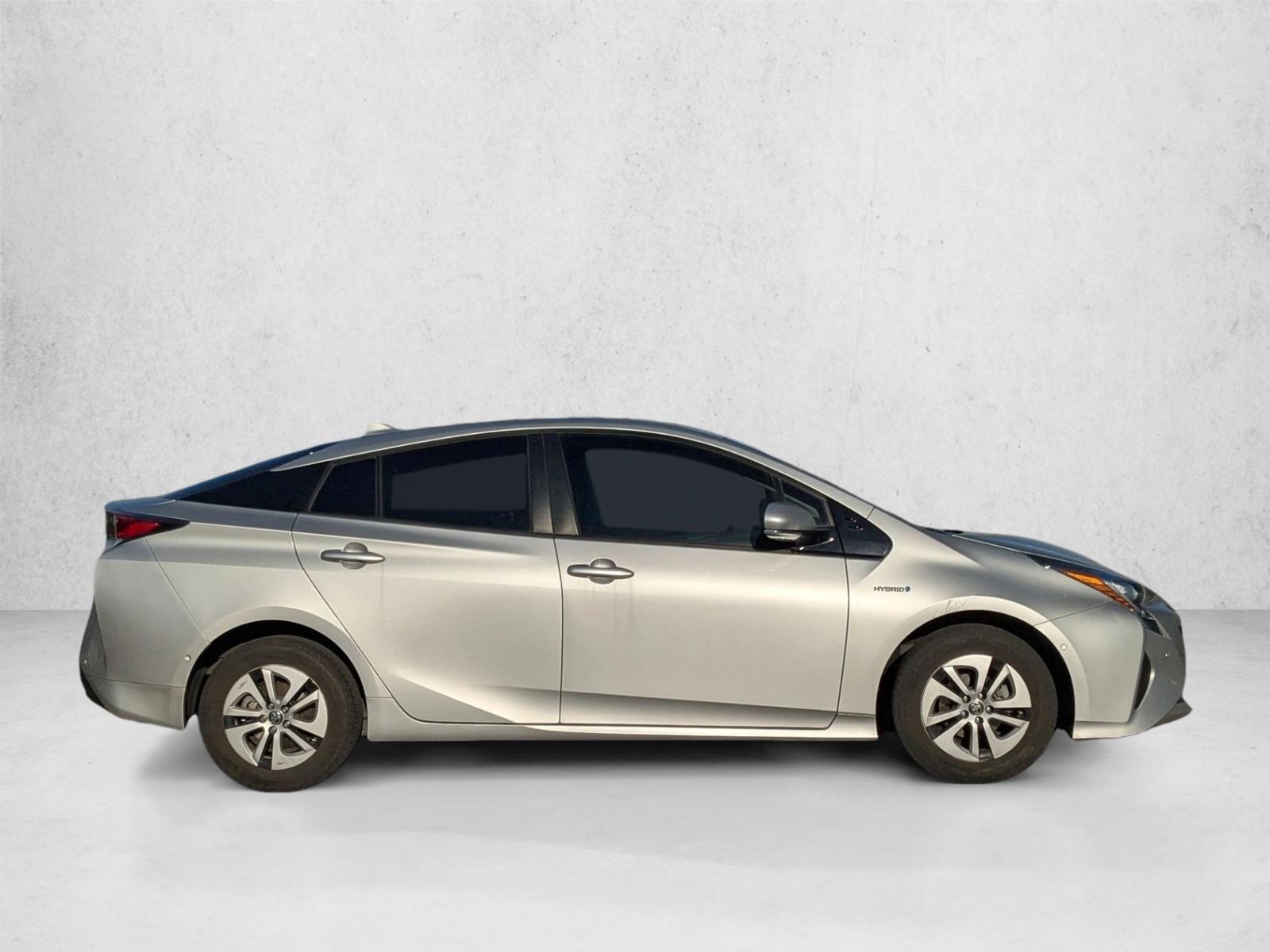 2017 Toyota Prius Three photo 4