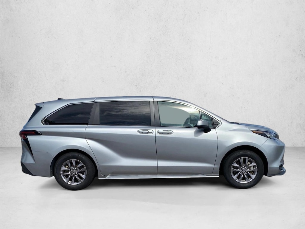 Used 2025 Toyota Sienna LE 8 Passenger Van Passenger Van