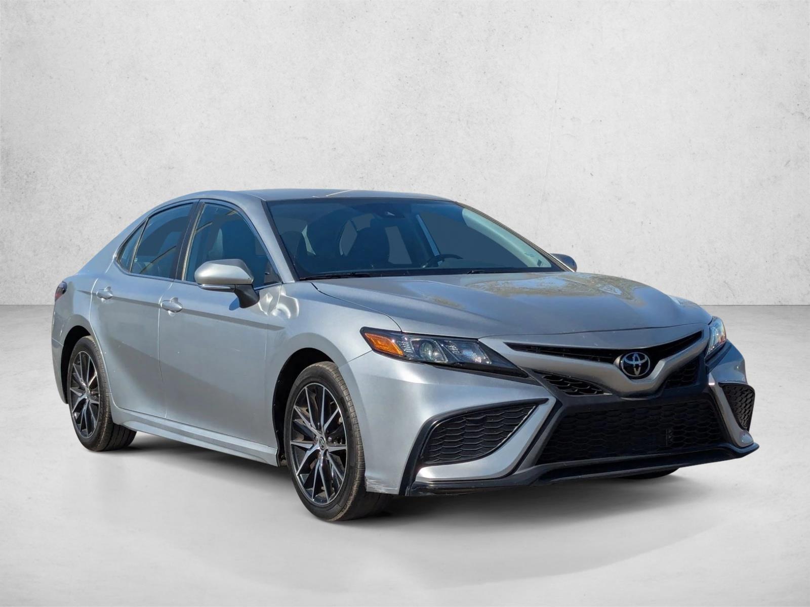 2023 Toyota Camry SE photo 3