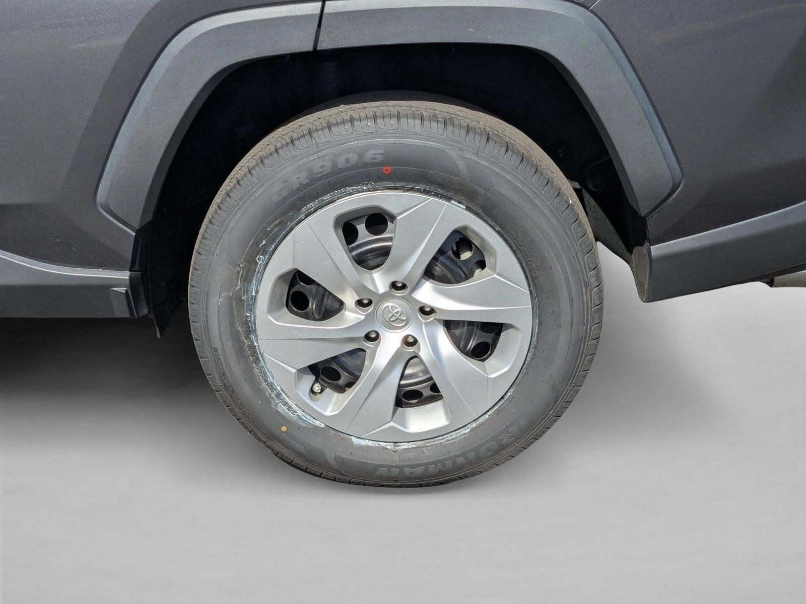 2022 Toyota RAV4 LE - Photo 29