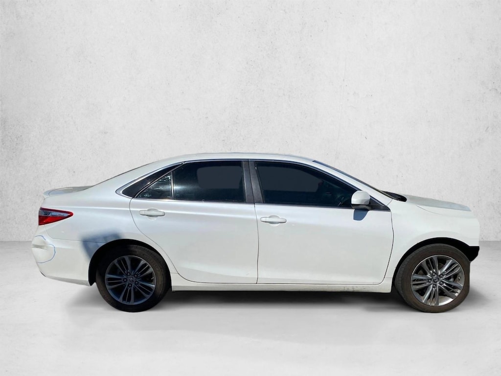 Used 2016 Toyota Camry SE Sedan