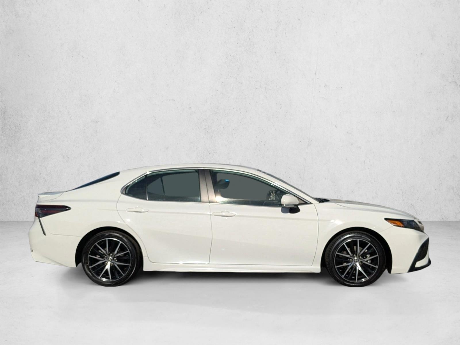 2023 Toyota Camry SE photo 4