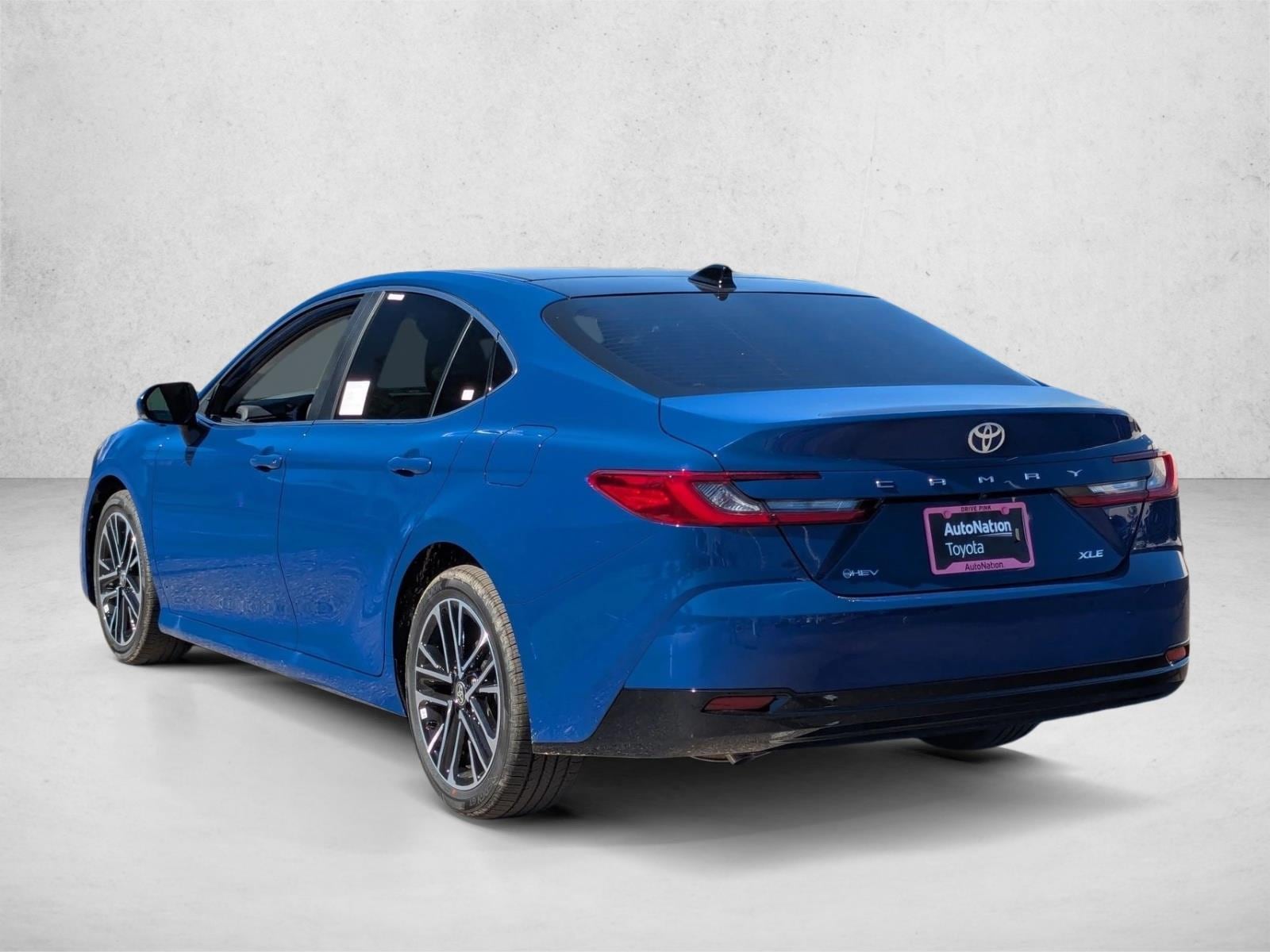 2026 Toyota Camry XLE - Photo 9