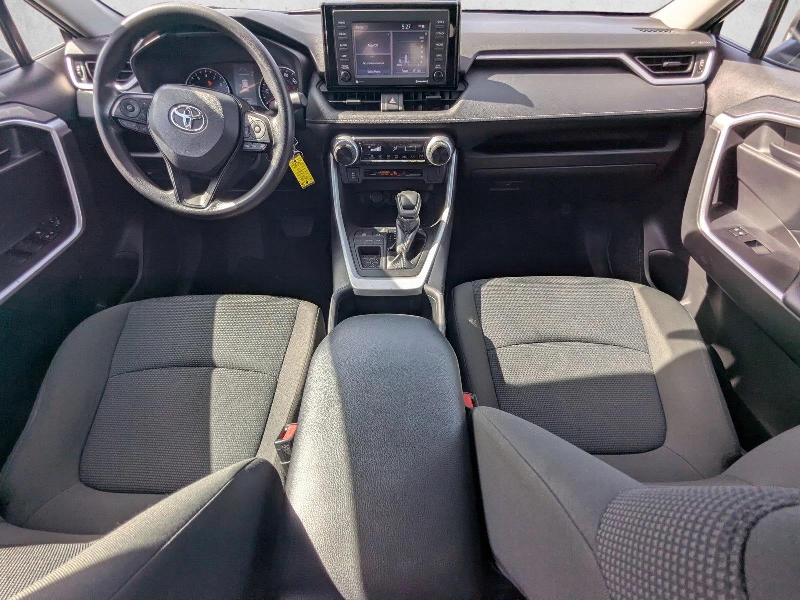 2022 Toyota RAV4 LE - Photo 21