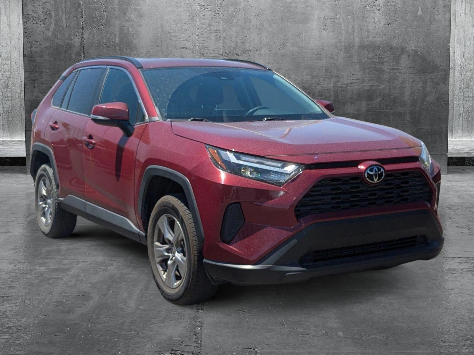 2023 Toyota RAV4 XLE photo 3