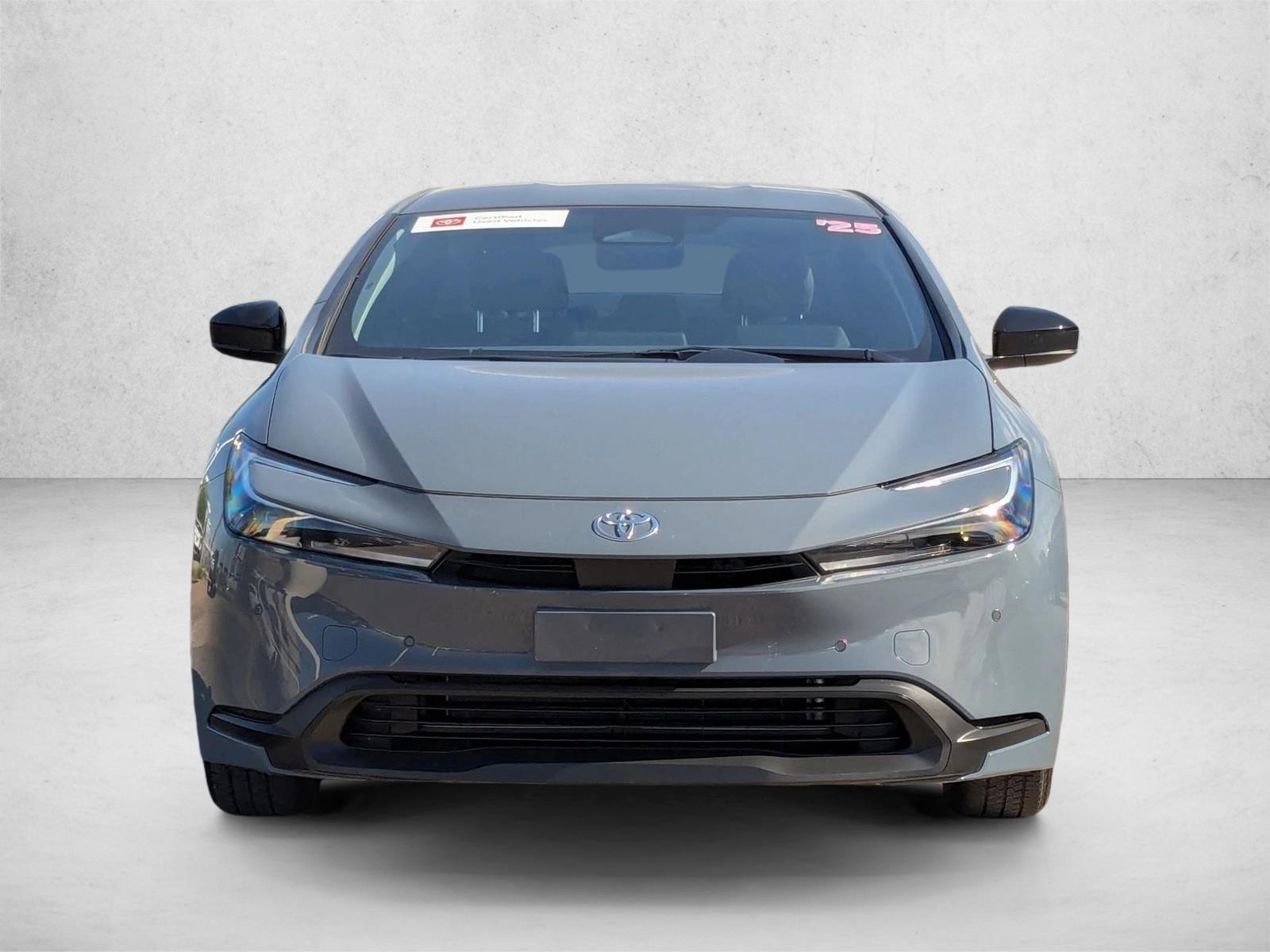 2025 Toyota Prius LE photo 2